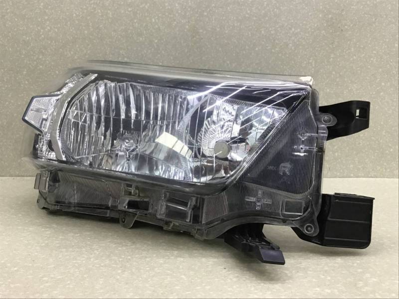 Фара правая Toyota Hilux (GUN125L, GUN126L, TGN126) 2015-н.в. Фара правая Toyota Hilux (GUN125L, GUN126L, TGN126) 2015-н.в.