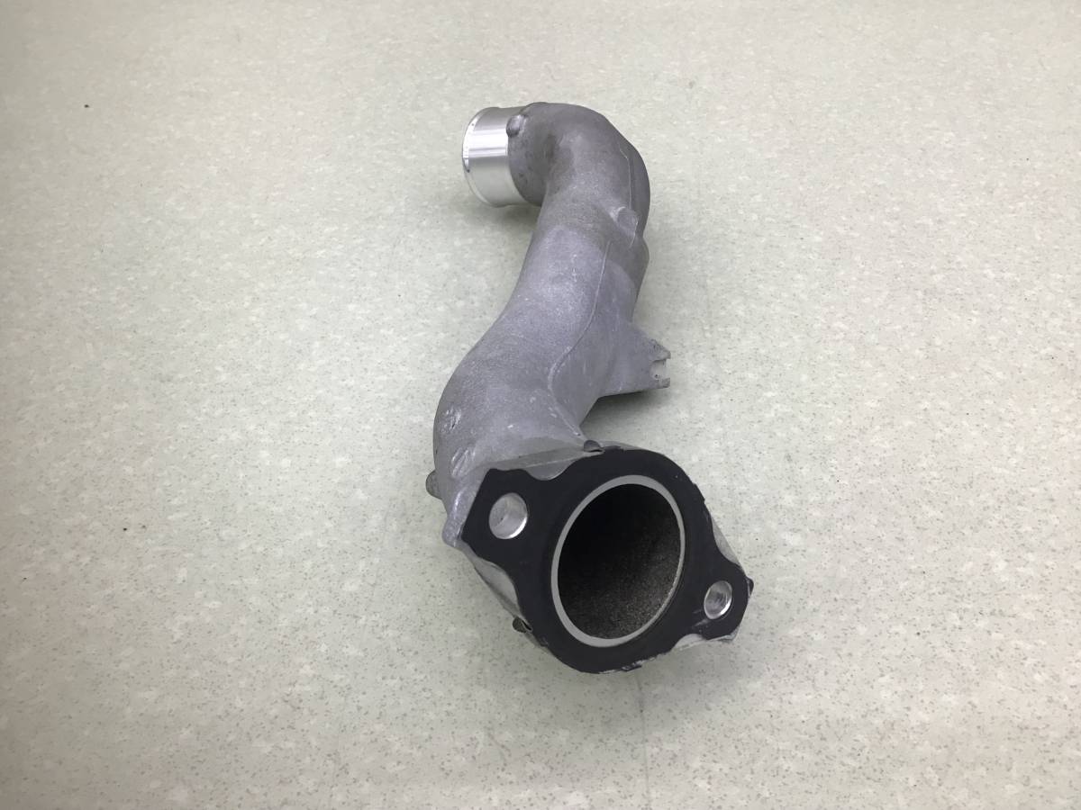 Патрубок турбины  Toyota Land Cruiser (J300) 2021>