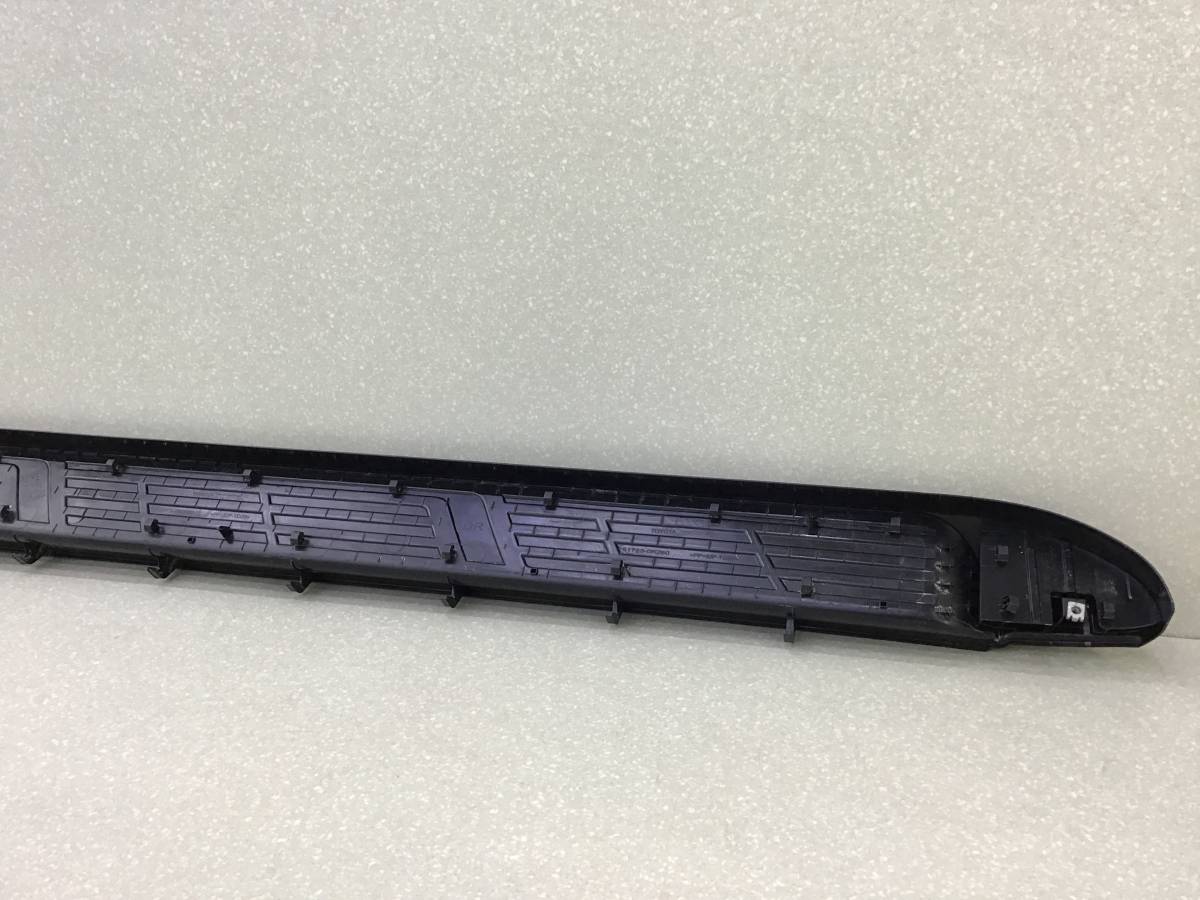 Подножка правая Toyota Hilux 2004-2015 Подножка правая Toyota Hilux 2004-2015