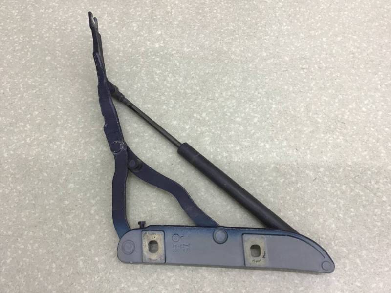 Петля крышки багажника BMW 3-series E46 1998-2005 Петля крышки багажника BMW 3-series E46 1998-2005