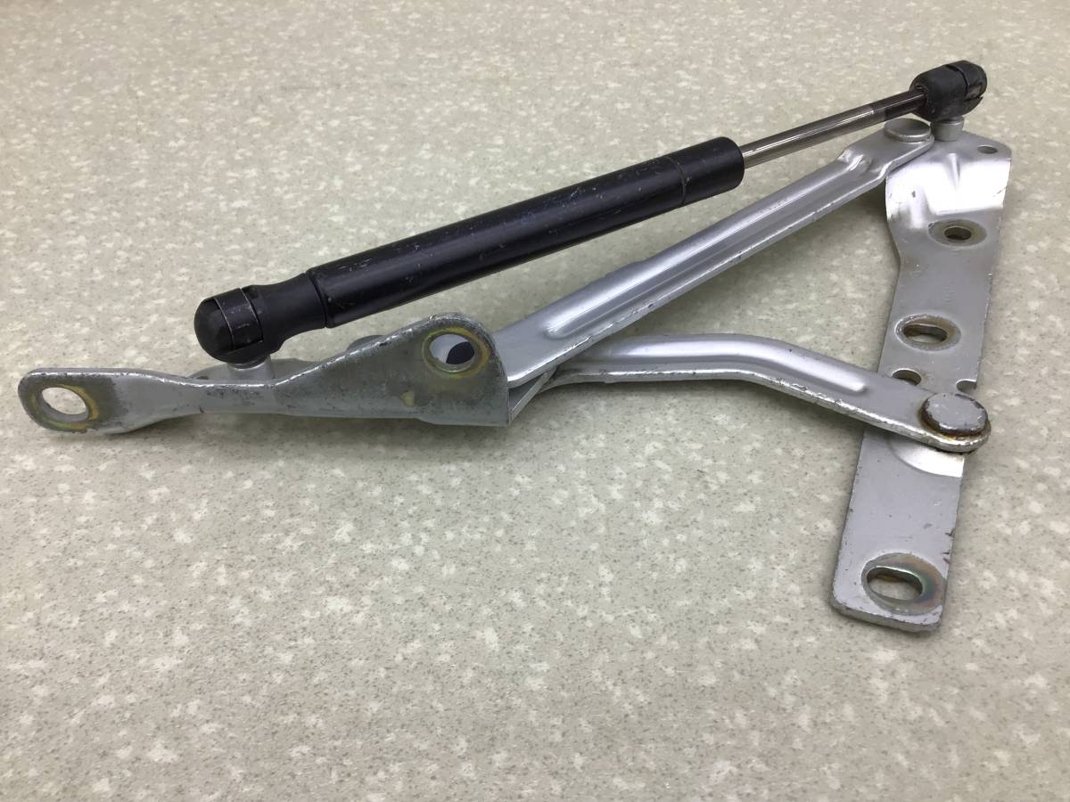 Петля крышки багажника Ford Focus 2 (CB4) 2007-2011 Петля крышки багажника Ford Focus 2 (CB4) 2007-2011