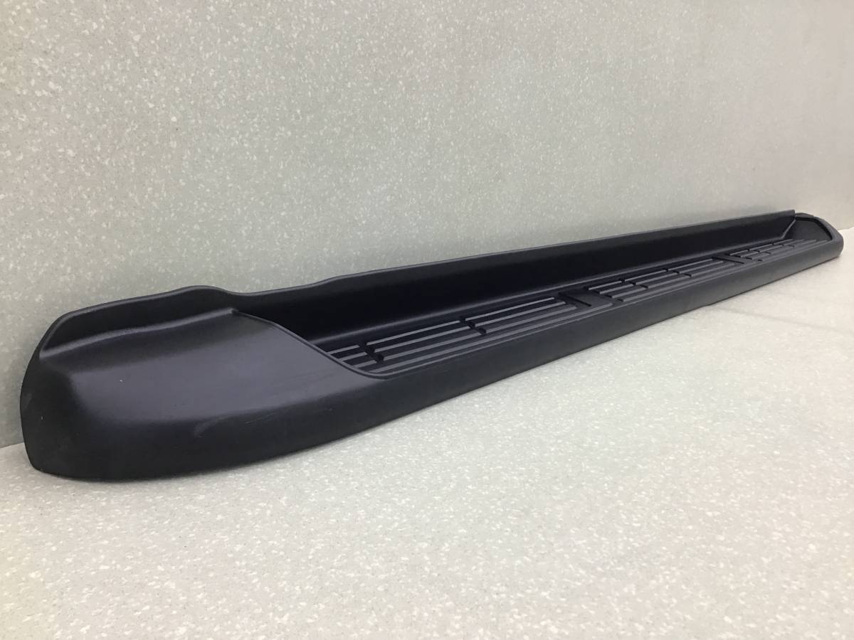 Подножка правая Toyota Hilux 2004-2015 Подножка правая Toyota Hilux 2004-2015