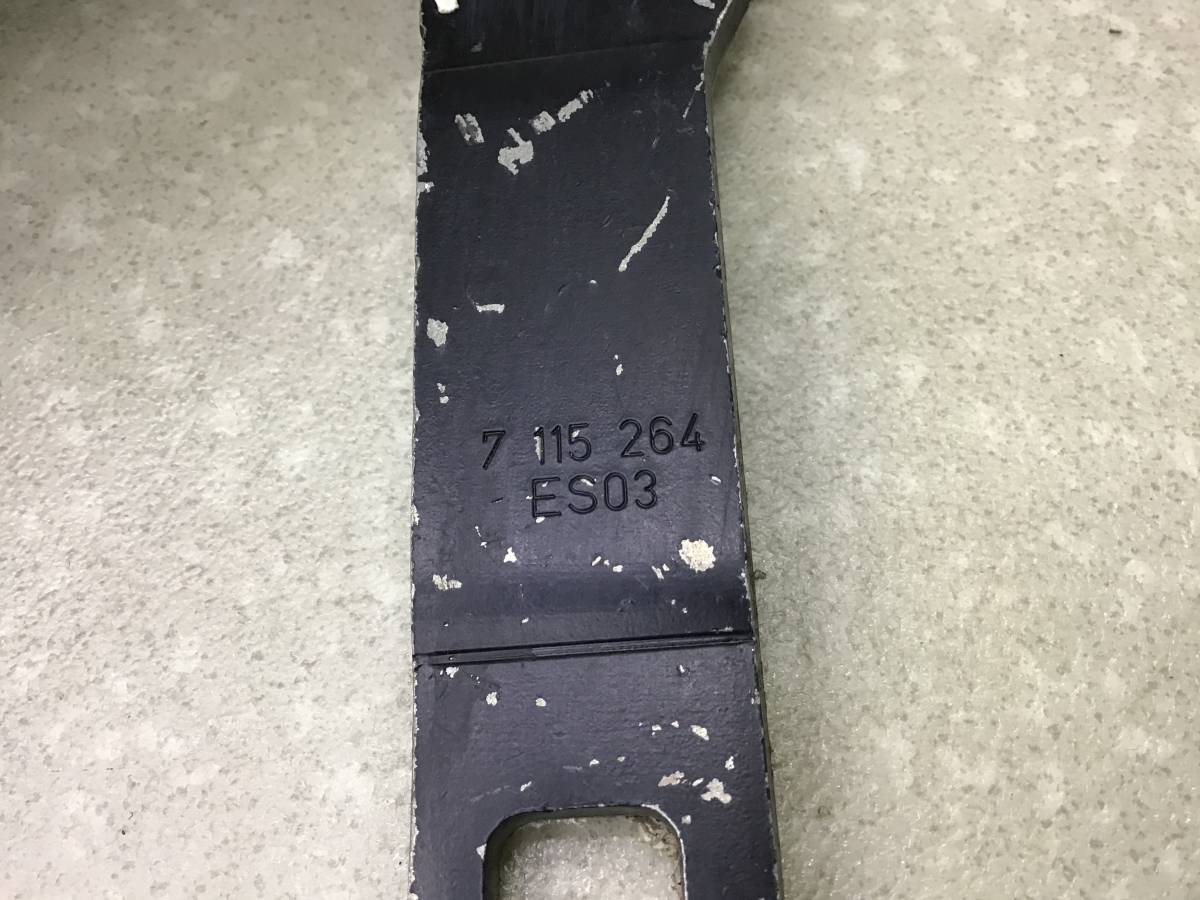 Петля капота правая BMW 3-series E90/E91 2005-2011 Петля капота правая BMW 3-series E90/E91 2005-2011