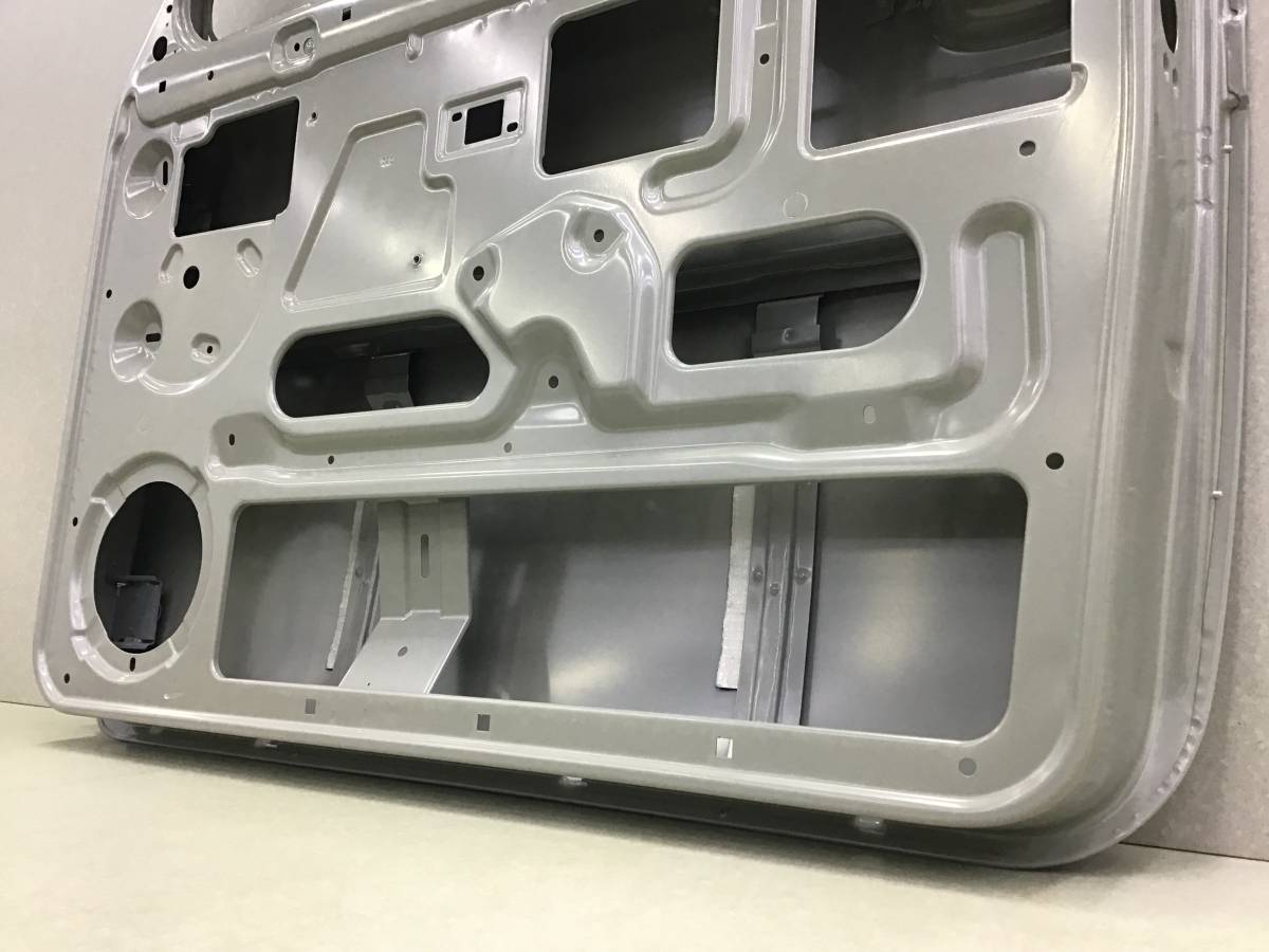 Дверь передняя правая Lada Niva (2121) 1977-2021