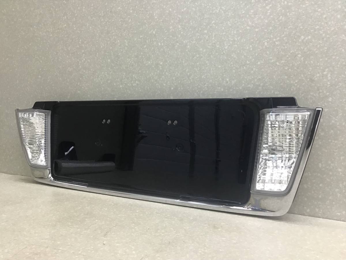 Накладка двери багажника Lexus LX570 (URJ201) 2007-2015
