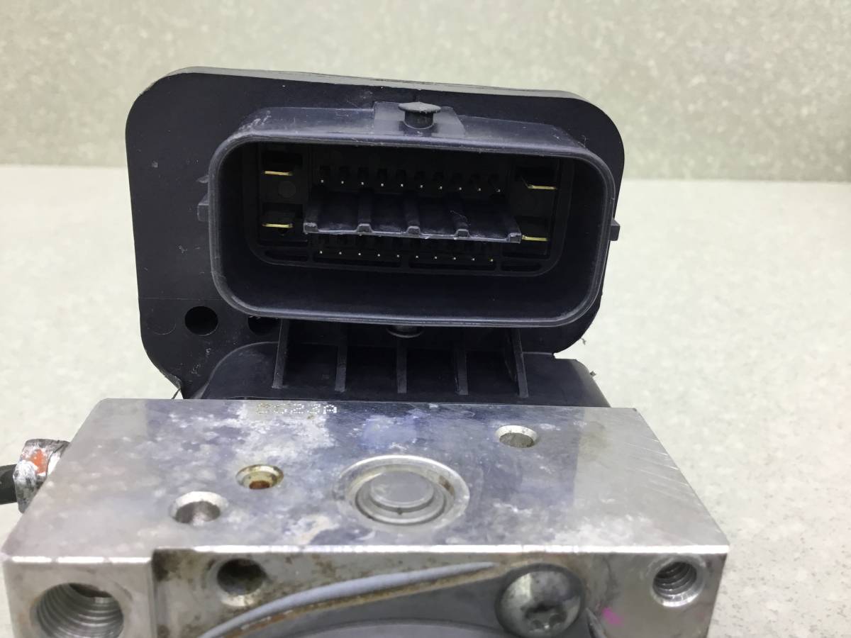 Блок ABS (насос) Mitsubishi L200 (KB) 2006-2016 Блок ABS (насос) Mitsubishi L200 (KB) 2006-2016