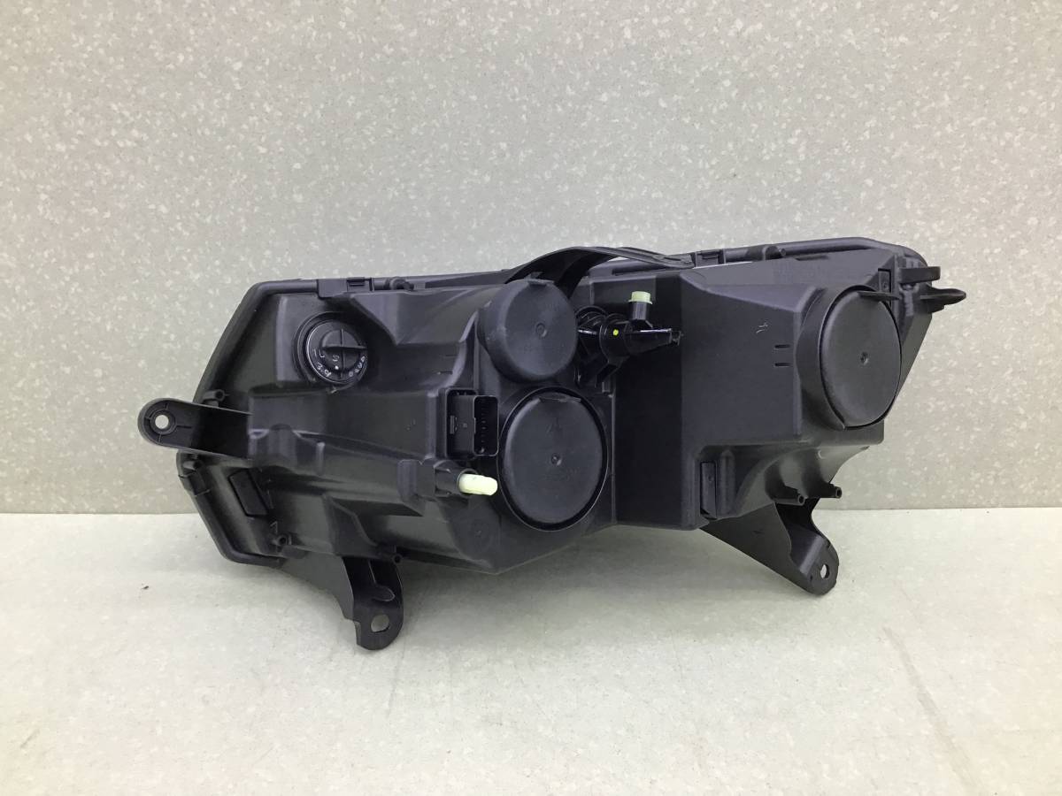 Фара правая Lada Largus (R90) 2012-2022