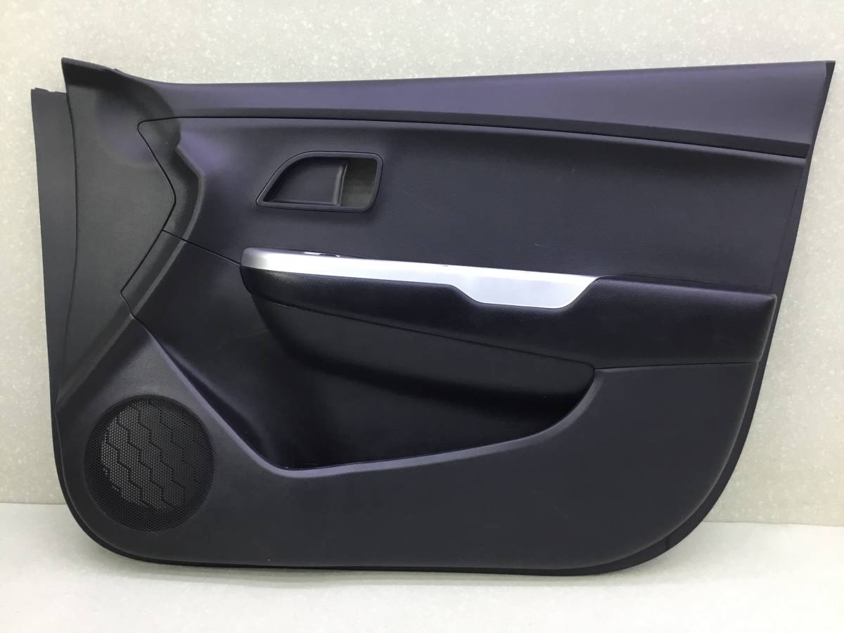 Обшивка двери передней правой Kia Rio 3 (QB) 2011-2017