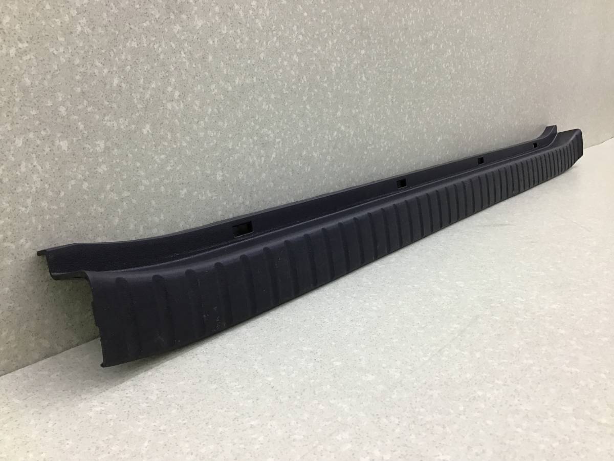 Накладка замка багажника Toyota Rav 4 (A30) 2006-2013 Накладка замка багажника Toyota Rav 4 (A30) 2006-2013