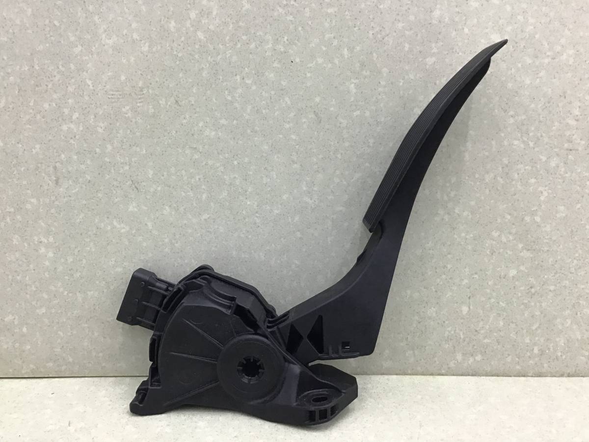 Педаль газа Opel Astra J (P10) 2009-2015