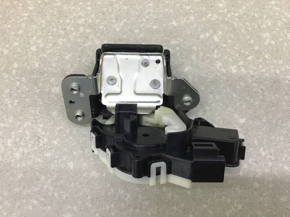 Замок багажника Mazda CX-5 (KE) 2011-2017 Замок багажника Mazda CX-5 (KE) 2011-2017