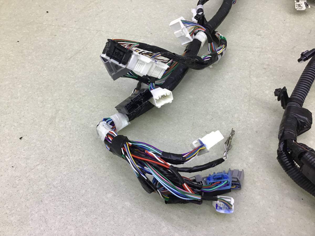 Проводка салона Toyota Rav 4 (A40) 2013>