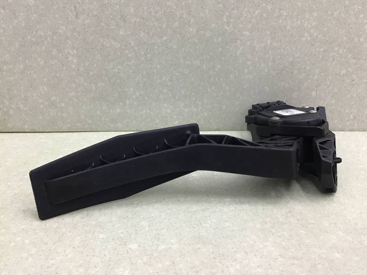 Педаль газа Opel Astra J (P10) 2009-2015