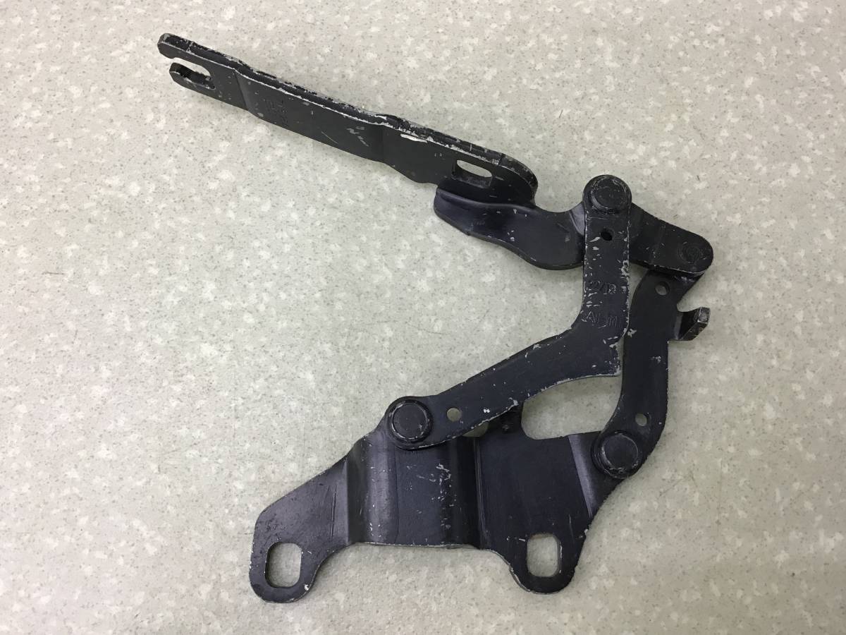 Петля капота правая BMW 3-series E90/E91 2005-2011 Петля капота правая BMW 3-series E90/E91 2005-2011