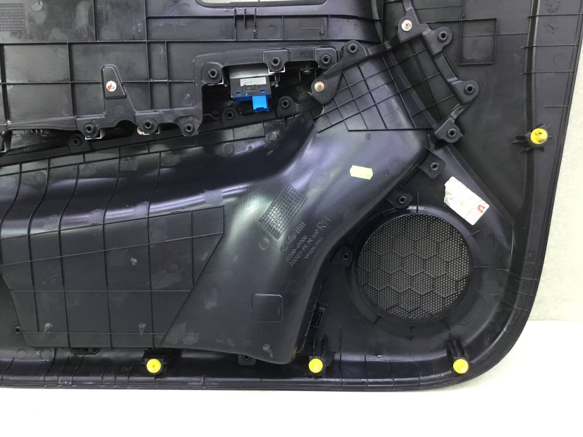 Обшивка двери передней правой Kia Rio 3 (QB) 2011-2017