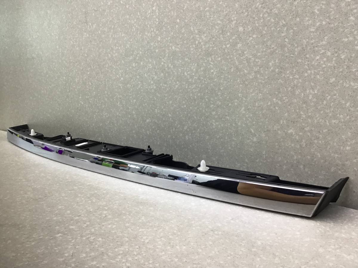 Накладка крышки багажника BMW 7-Series F01 2008-2015 Накладка крышки багажника BMW 7-Series F01 2008-2015