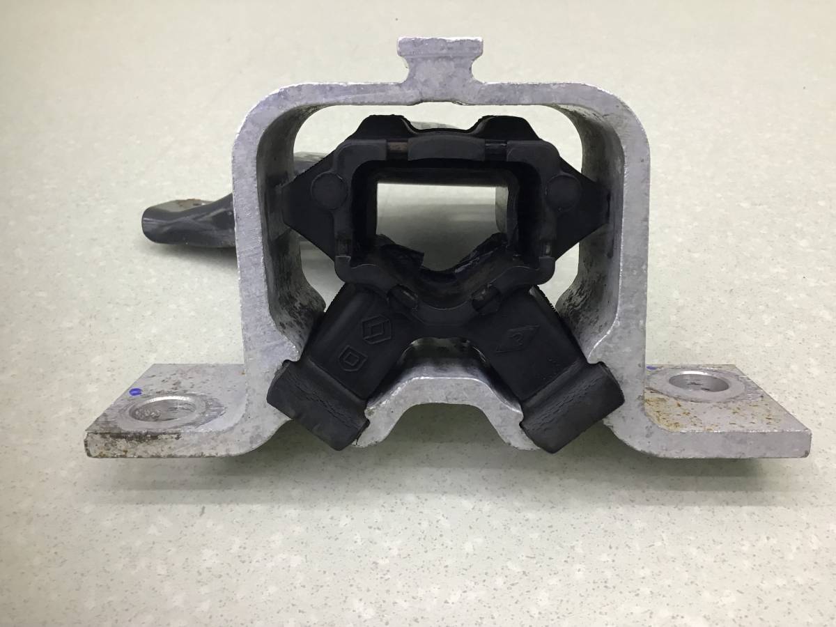 Опора двигателя правая Renault Logan (1) 2005-2014