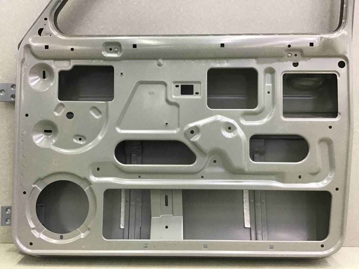 Дверь передняя правая Lada Niva (2121) 1977-2021