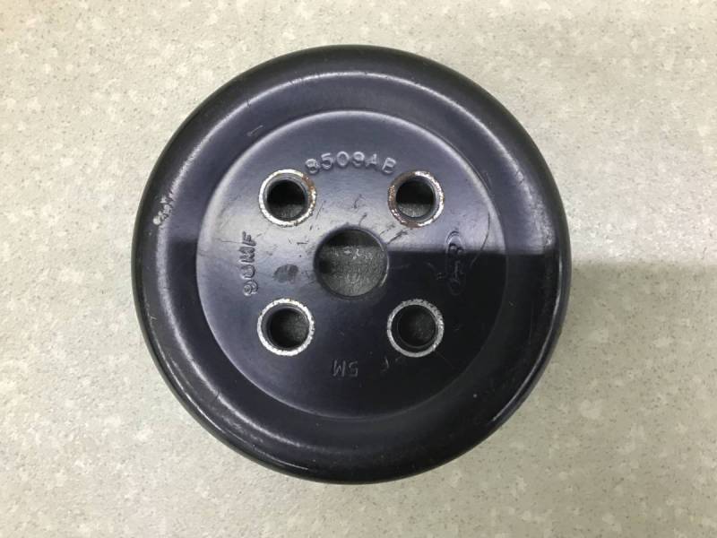 Шкив водяного насоса (помпы) Ford Fiesta (CBK) 2001-2008 Шкив водяного насоса (помпы) Ford Fiesta (CBK) 2001-2008