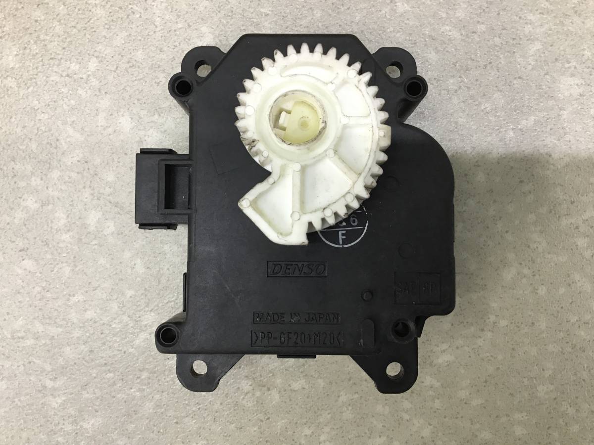 Моторчик заслонки печки Toyota Camry (V40) 2006-2011 Моторчик заслонки печки Toyota Camry (V40) 2006-2011