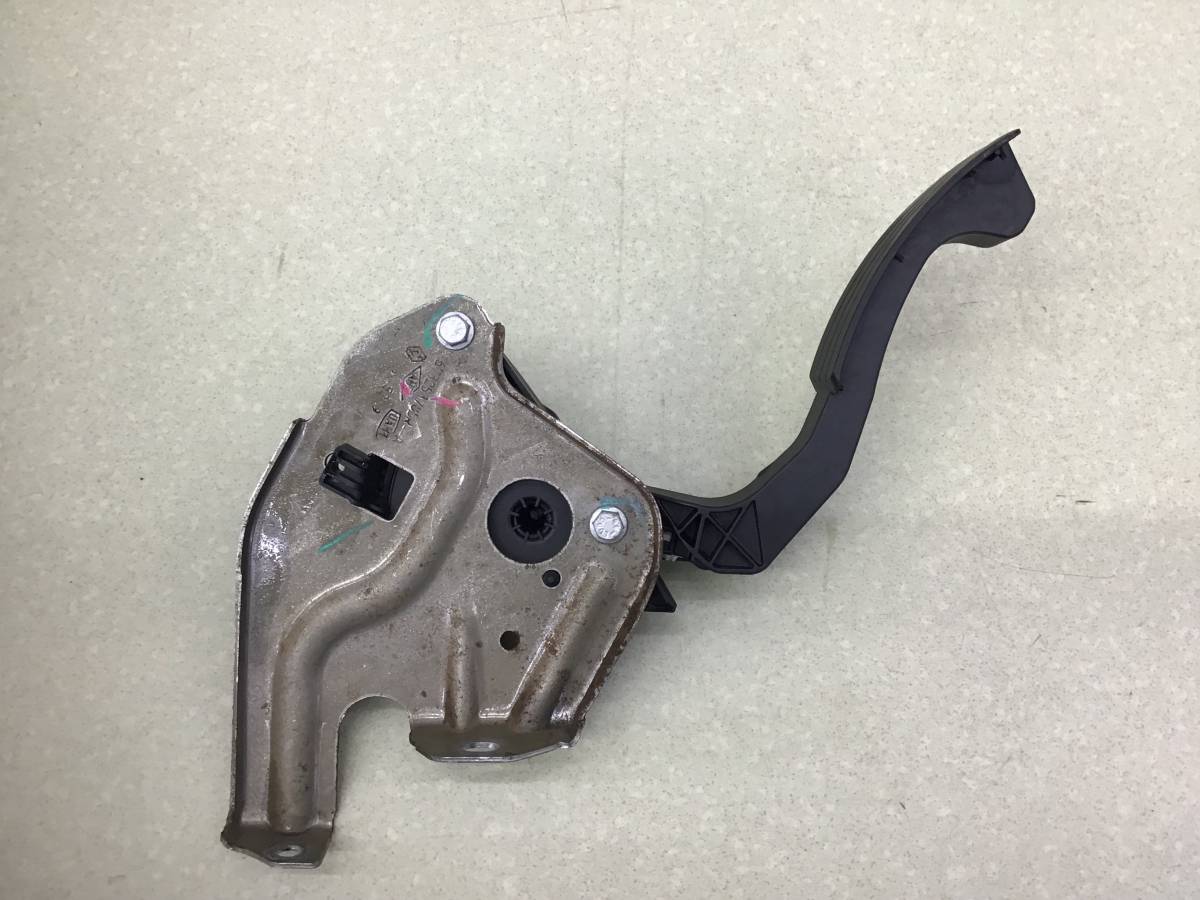 Педаль газа Renault Logan (2) 2014>