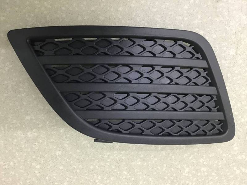 Рамка противотуманной фары правой Ford Fiesta (CBK) 2001-2008