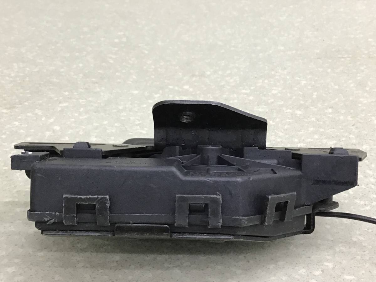Замок багажника Land Rover Range Rover 3 (LM) 2002-2012 Замок багажника Land Rover Range Rover 3 (LM) 2002-2012