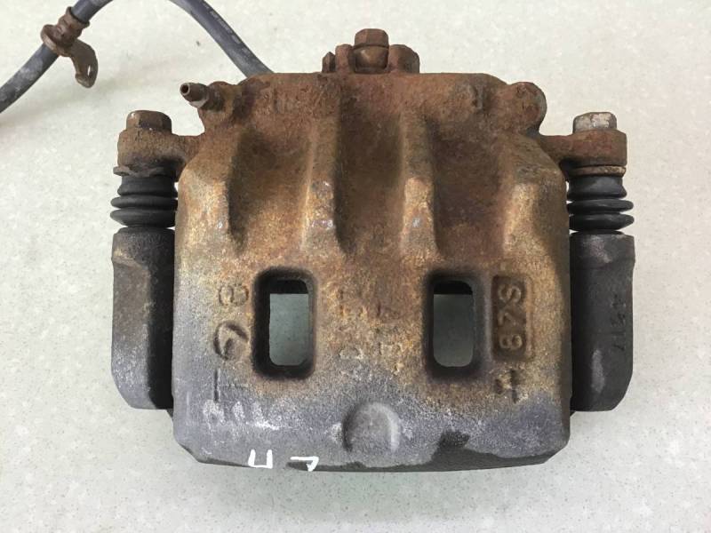Суппорт передний левый Subaru Forester (S11) 2002-2007 Суппорт передний левый Subaru Forester (S11) 2002-2007
