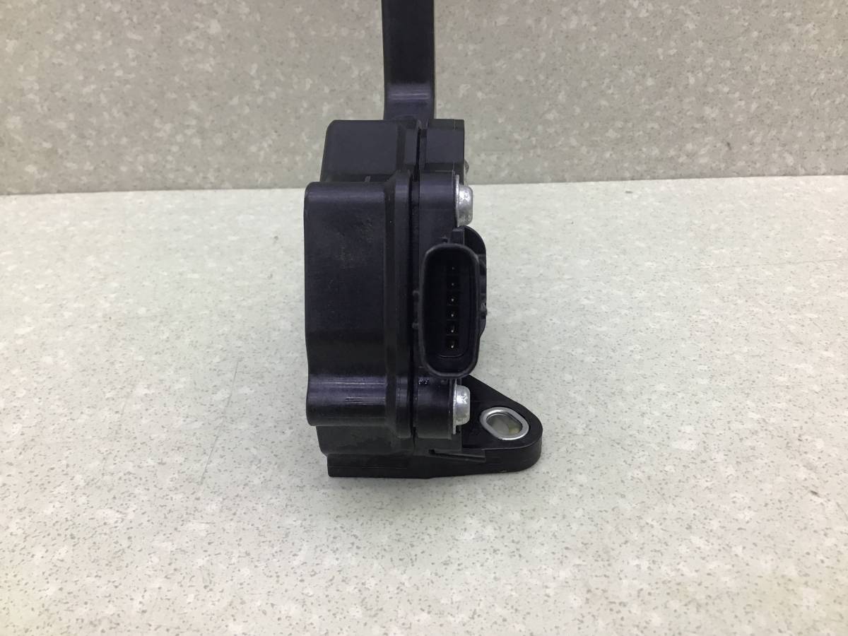 Педаль газа Toyota Rav 4 (A40) 2013>