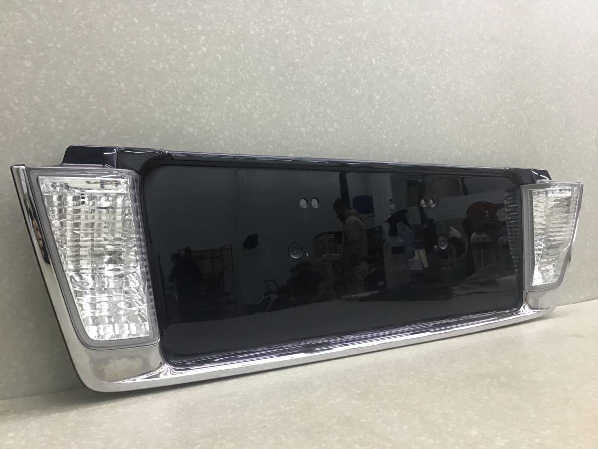 Накладка двери багажника Lexus LX570 (URJ201) 2007-2015