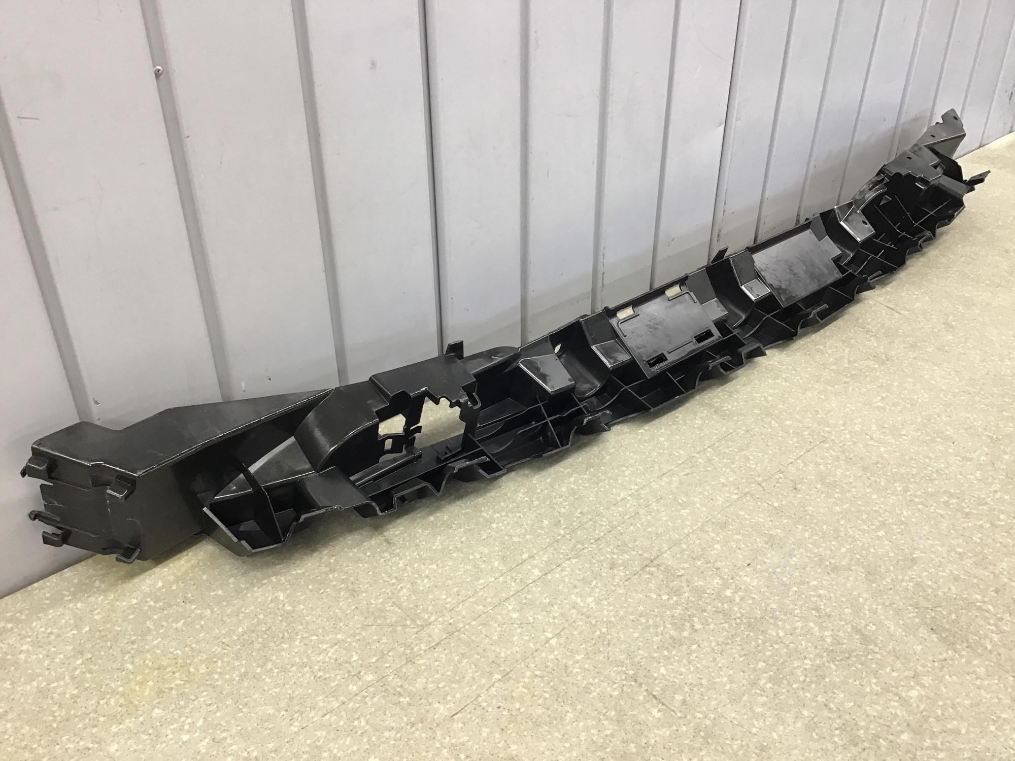 Направляющая заднего бампера, Audi Q8 2018>