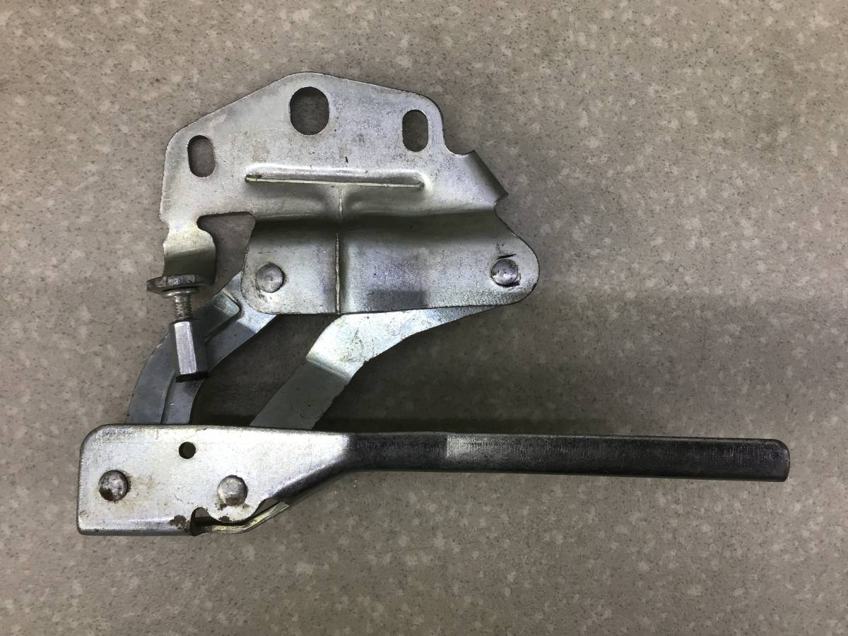 Петля капота левая Volkswagen Passat B7 2011-2015 Петля капота левая Volkswagen Passat B7 2011-2015