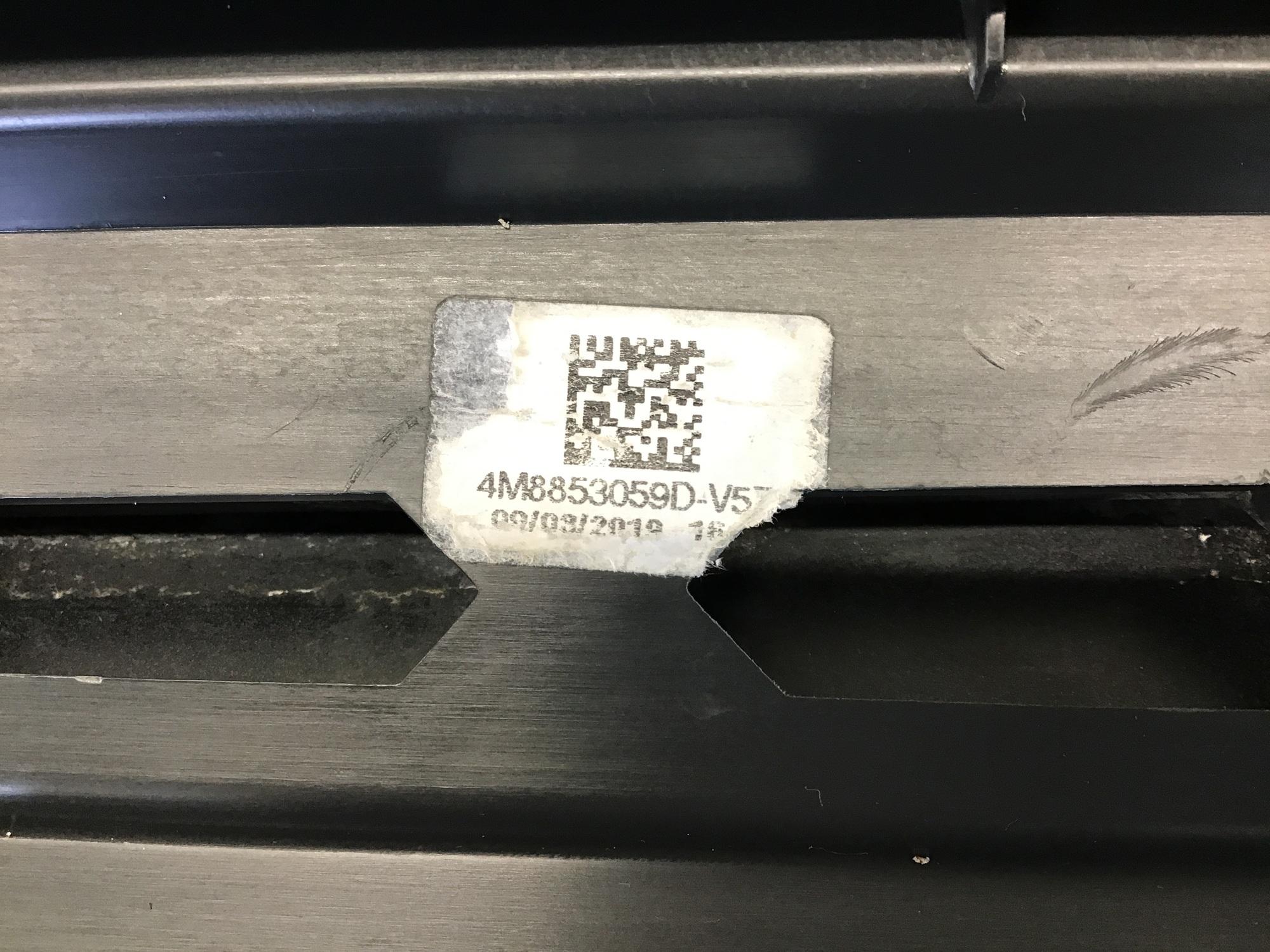 Накладка двери передней левой, Audi Q8 2018>