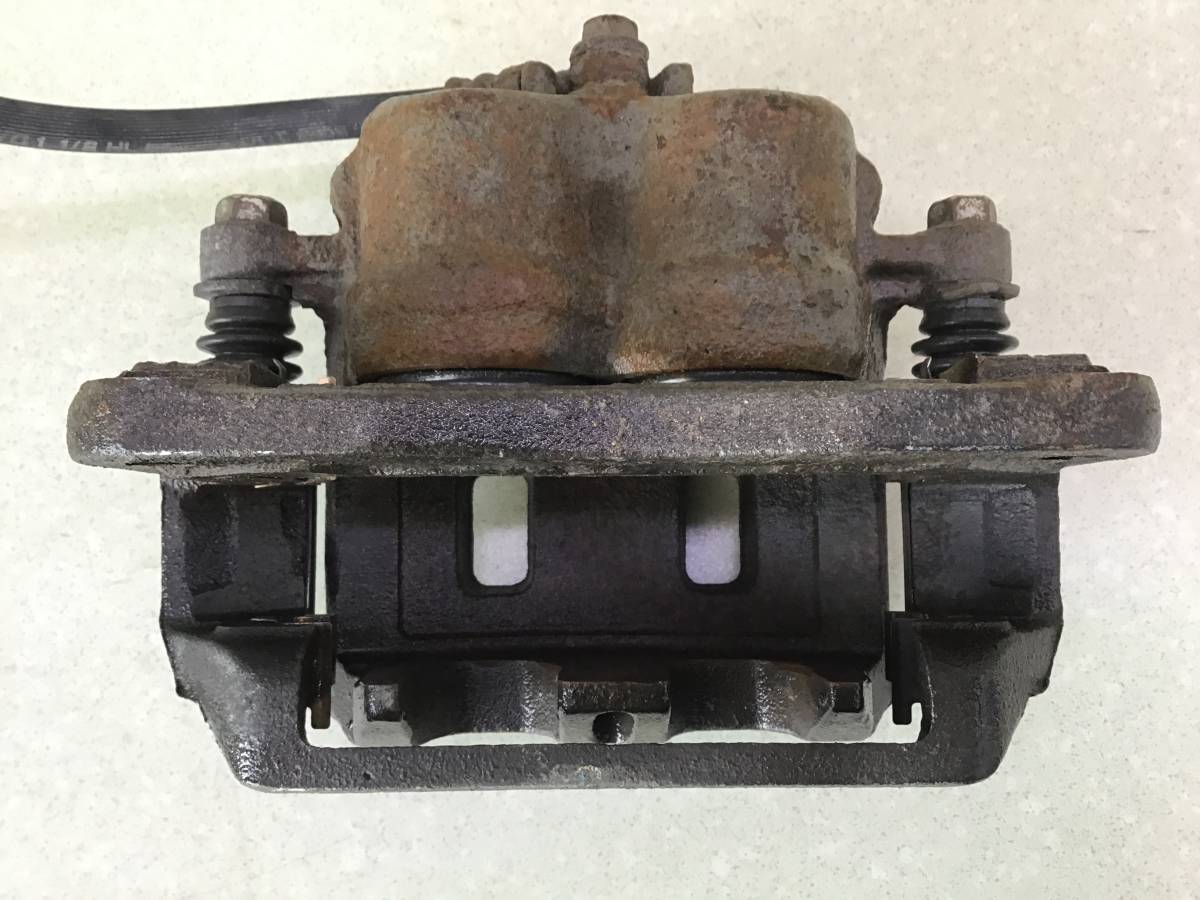 Суппорт передний правый Subaru Forester (S11) 2002-2007 Суппорт передний правый Subaru Forester (S11) 2002-2007