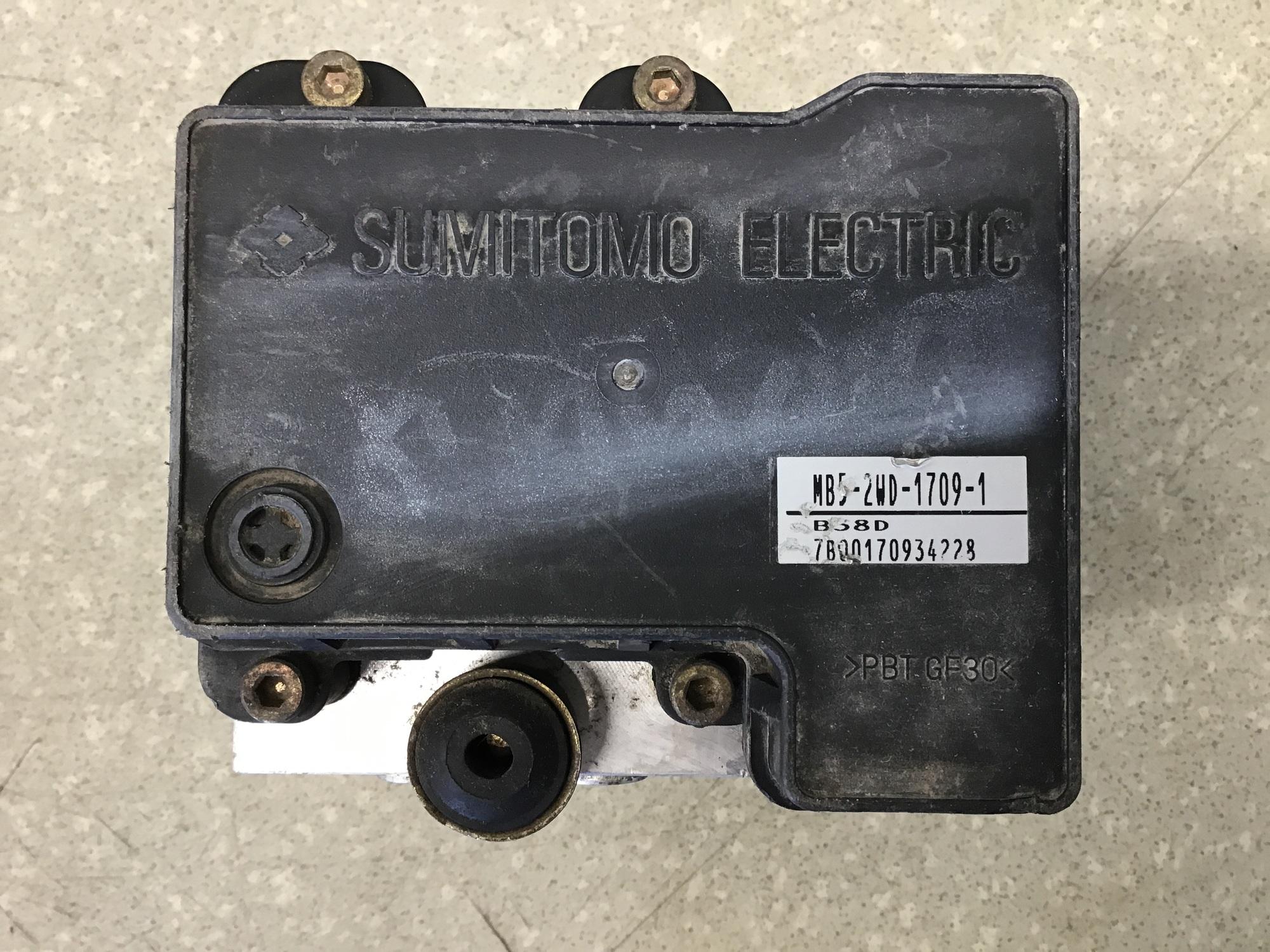 Блок ABS (насос), Mitsubishi Lancer Cedia (CS) 2000-2003 Блок ABS (насос), Mitsubishi Lancer Cedia (CS) 2000-2003