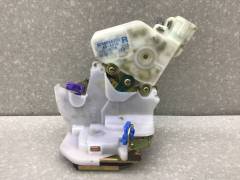 Замок двери задней правой Nissan X-Trail (T30) 2001-2006