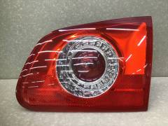 Фонарь задний внутренний правый Volkswagen Passat B6 2005-2010