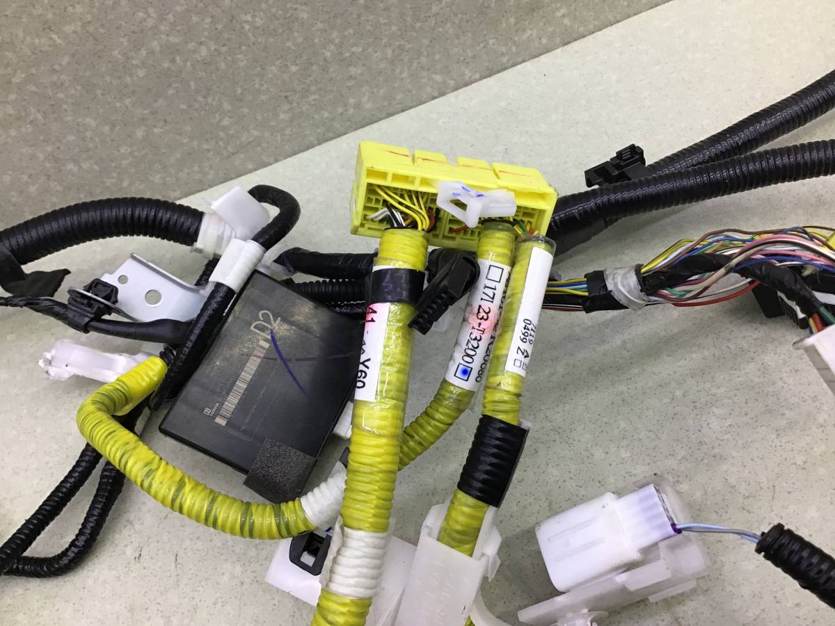 Проводка салона Toyota Rav 4 (A40) 2013>