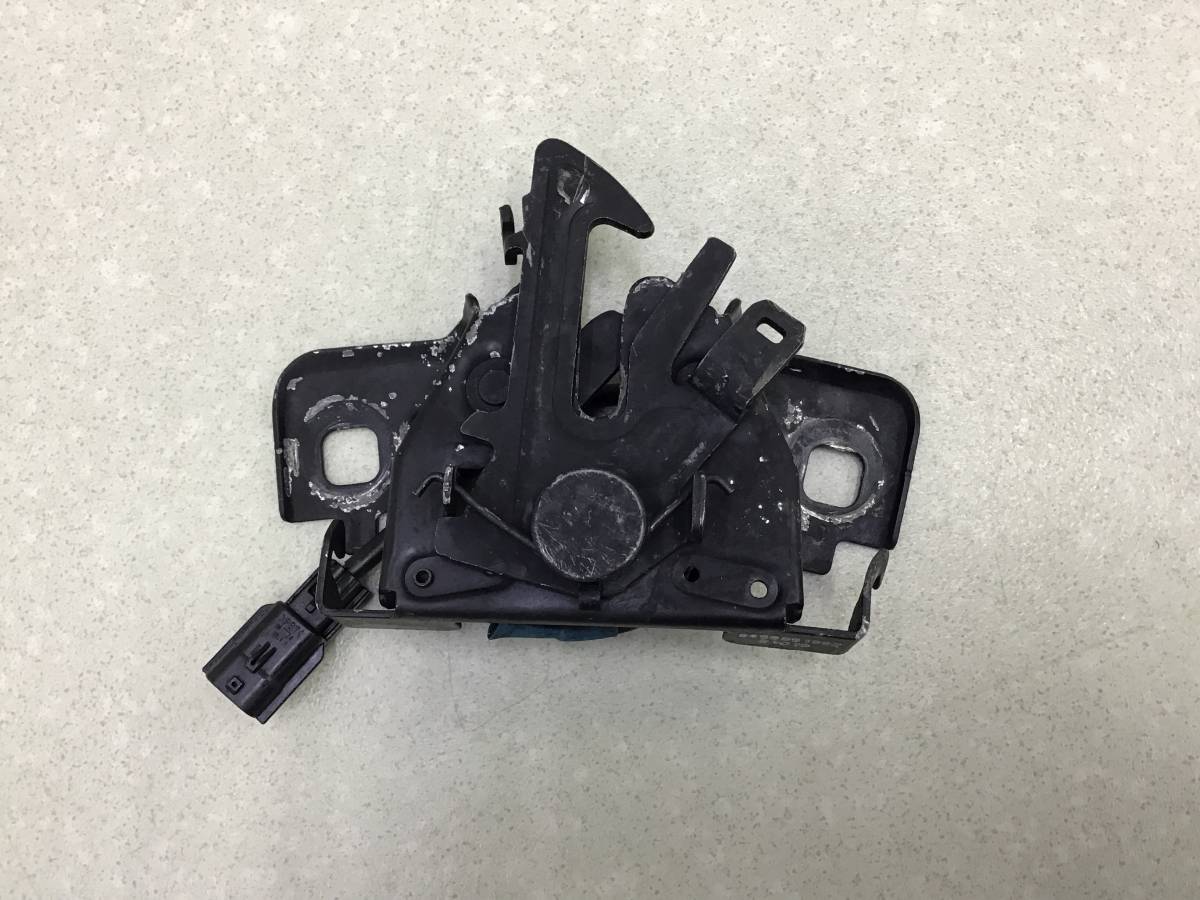 Замок капота Lada Largus (R90) 2012-2022 Замок капота Lada Largus (R90) 2012-2022