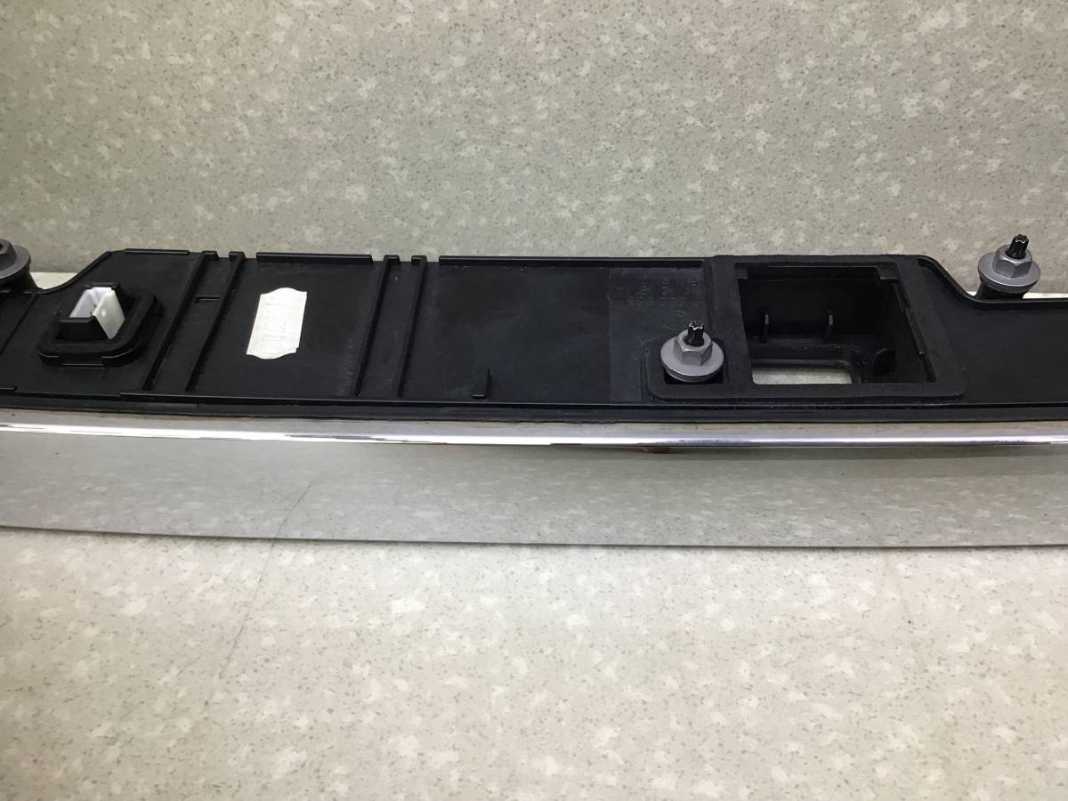 Накладка крышки багажника BMW 7-Series F01 2008-2015 Накладка крышки багажника BMW 7-Series F01 2008-2015