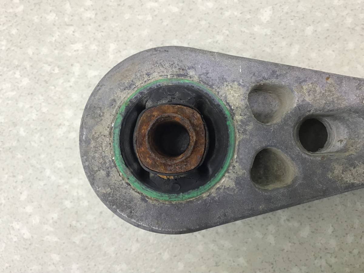 Опора двигателя задняя Volkswagen Jetta (1K) 2006-2011 Опора двигателя задняя Volkswagen Jetta (1K) 2006-2011
