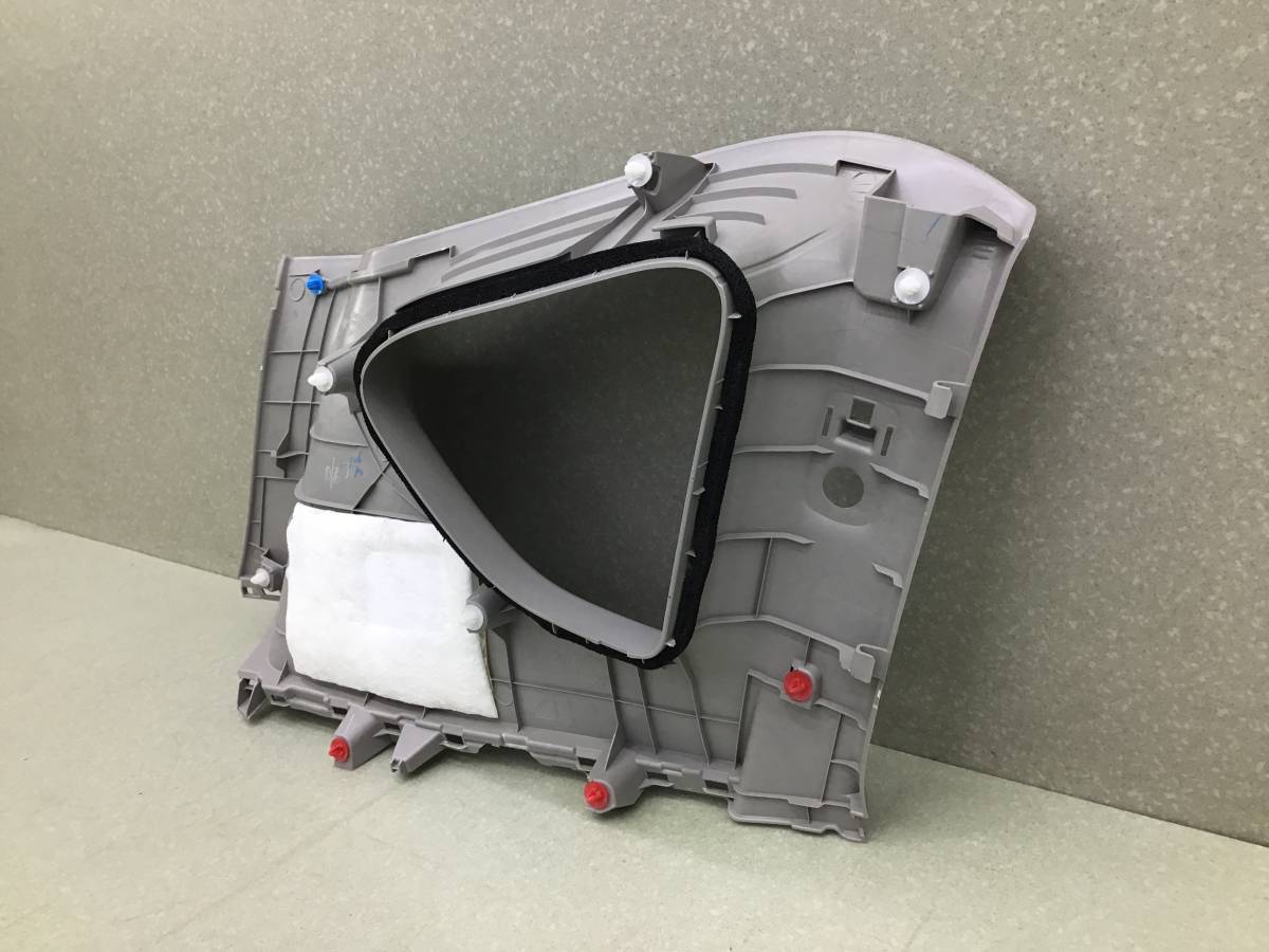 Обшивка задней стойки правая Toyota Rav 4 (A40) 2013>