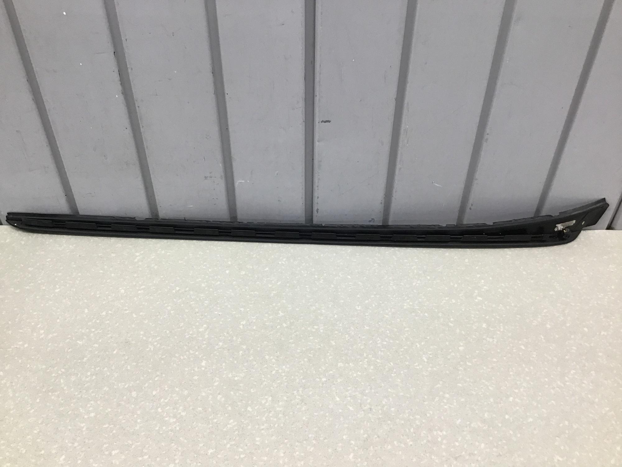 Молдинг лобового стекла, Hyundai Santa Fe (DM) 2012-2018 Молдинг лобового стекла, Hyundai Santa Fe (DM) 2012-2018