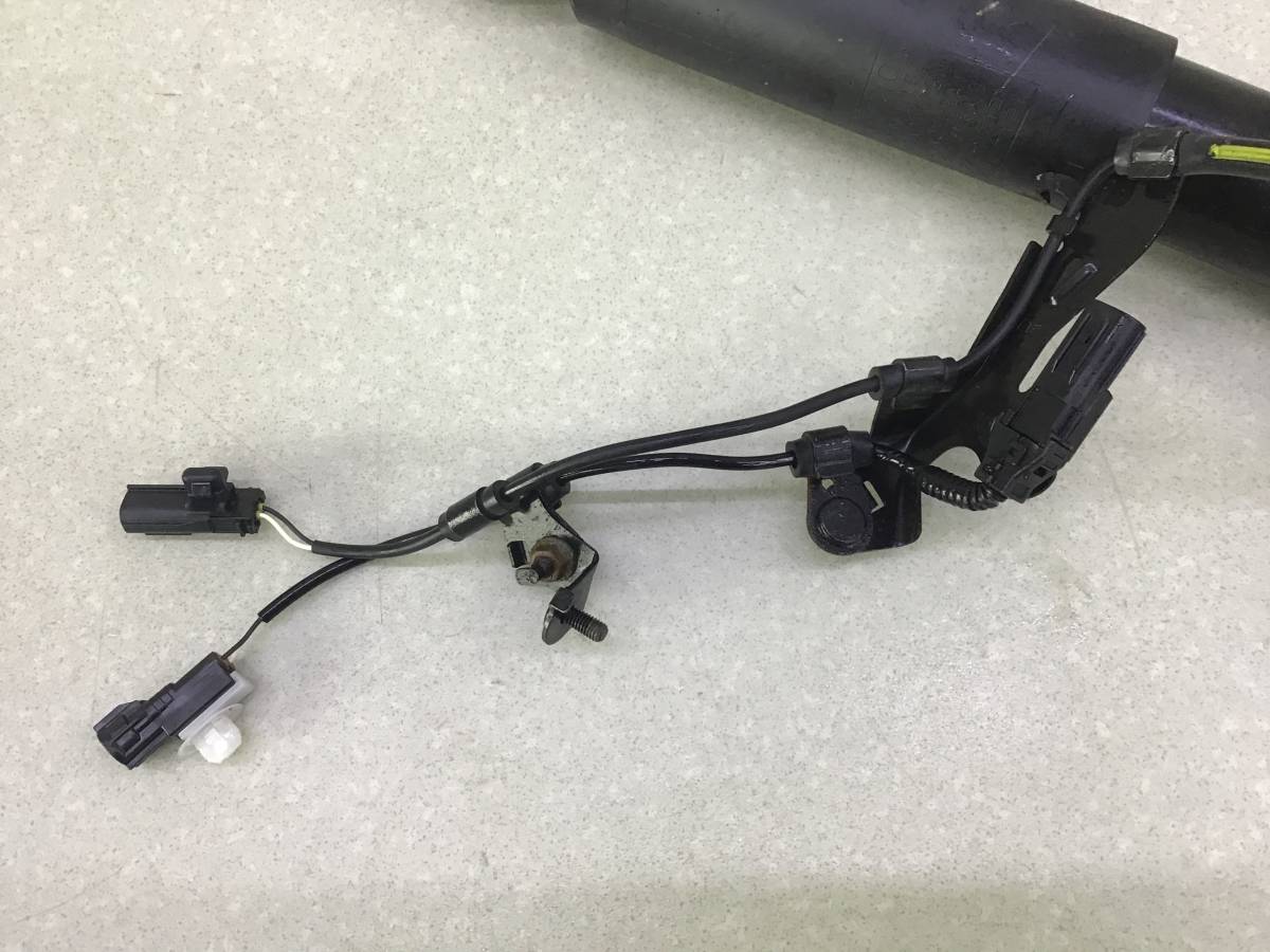 Амортизатор задний Lexus RX 350 (AGL20W) 2015-2022 Амортизатор задний Lexus RX 350 (AGL20W) 2015-2022