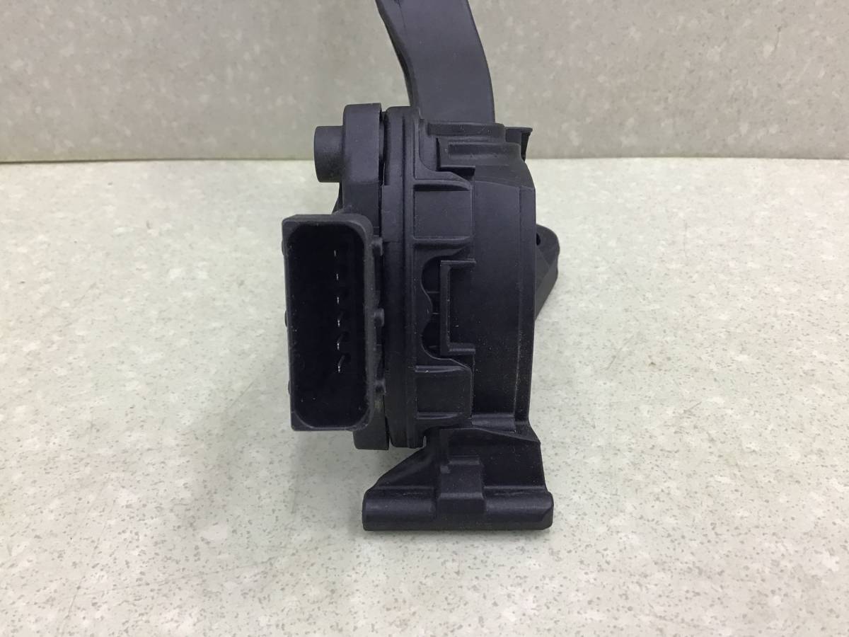 Педаль газа Opel Astra J (P10) 2009-2015