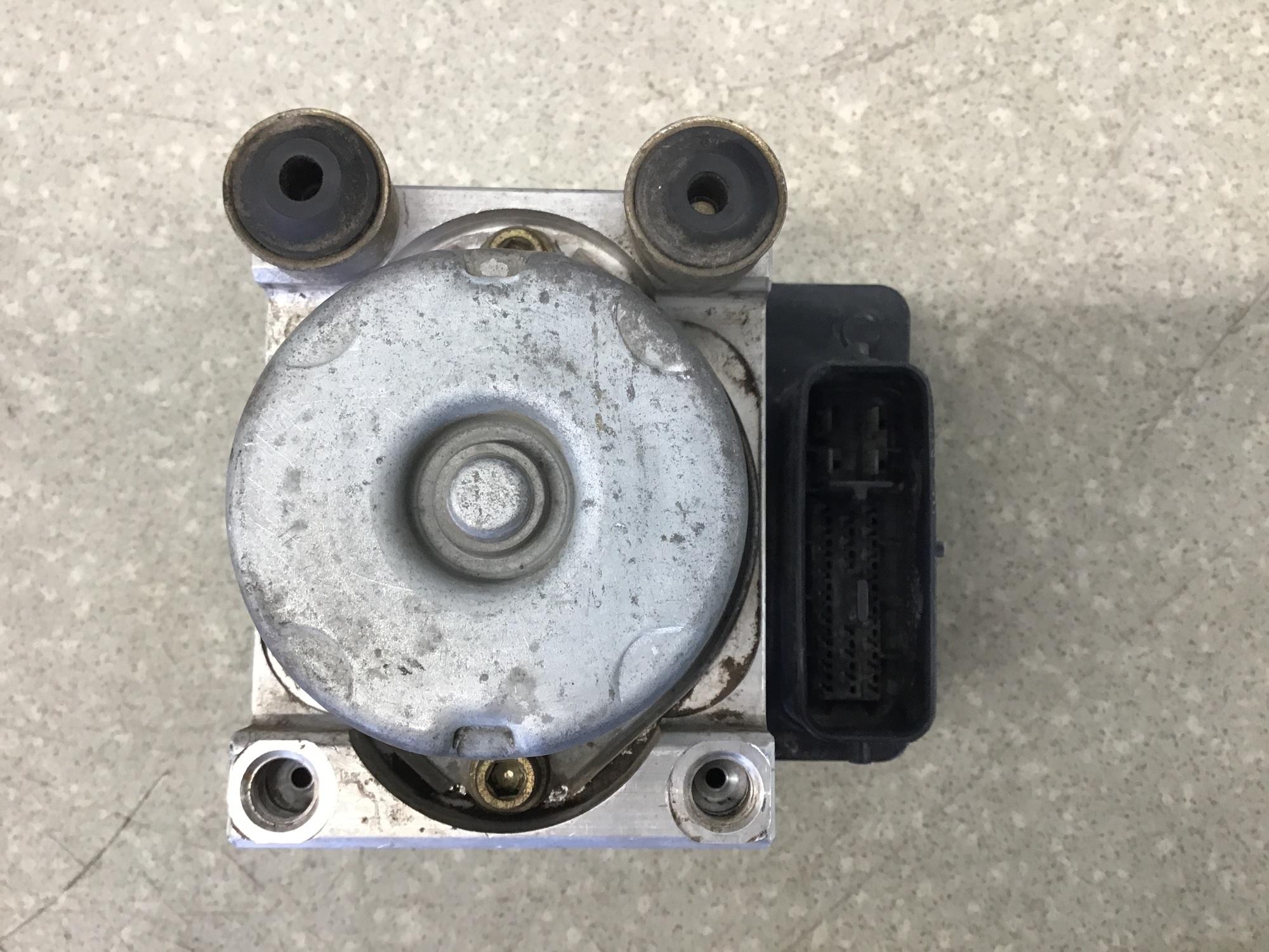 Блок ABS (насос), Mitsubishi Lancer Cedia (CS) 2000-2003 Блок ABS (насос), Mitsubishi Lancer Cedia (CS) 2000-2003