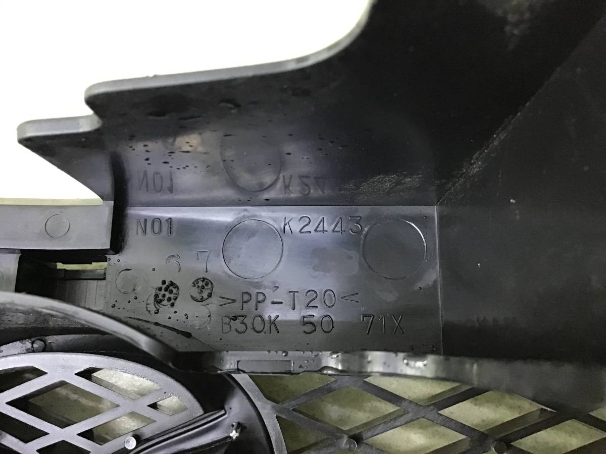 Решетка радиатора Mazda 323 (BJ) 1998-2003 Решетка радиатора Mazda 323 (BJ) 1998-2003