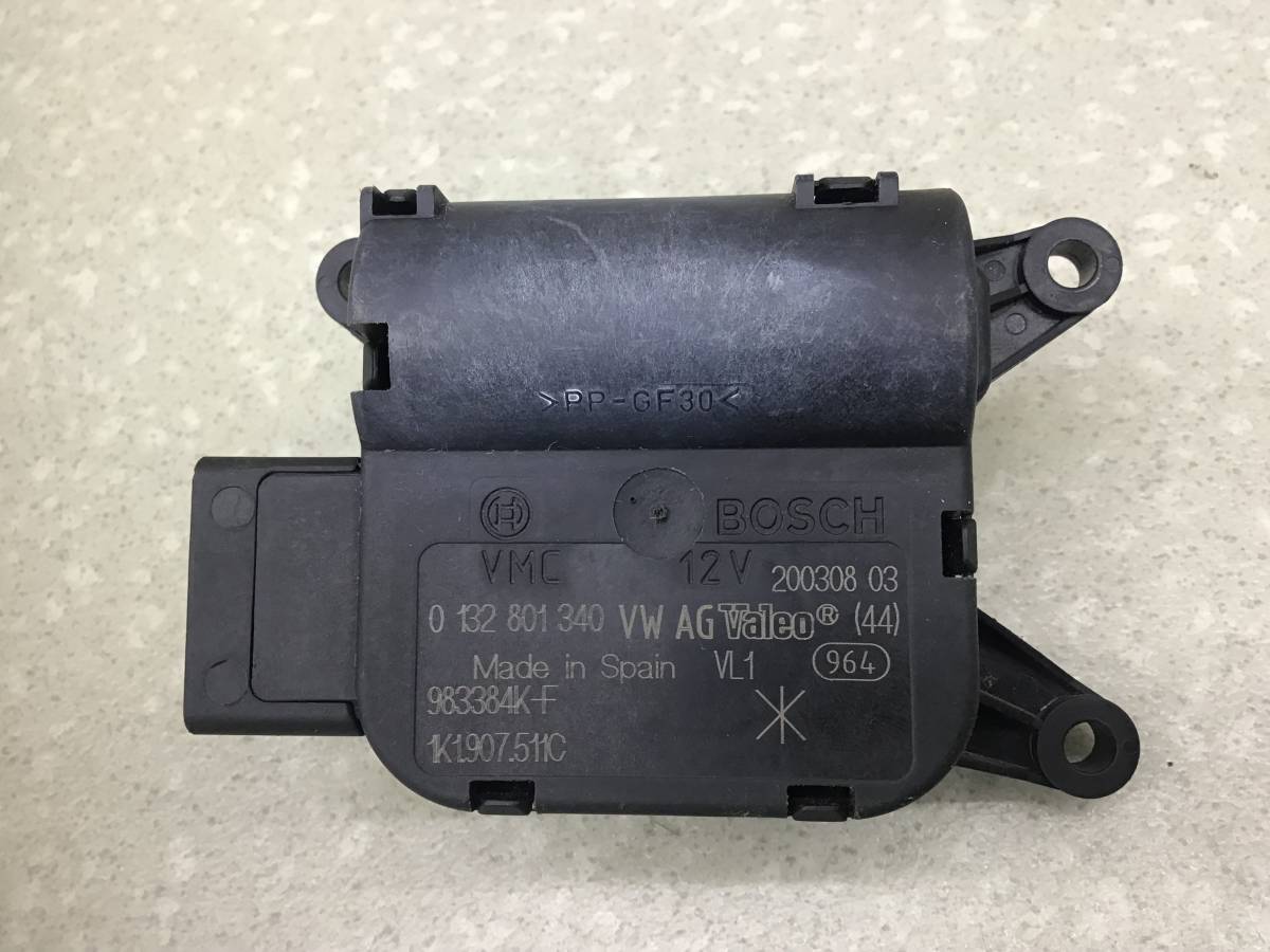 Моторчик заслонки печки Seat Leon (1P1) 2005-2013 Моторчик заслонки печки Seat Leon (1P1) 2005-2013