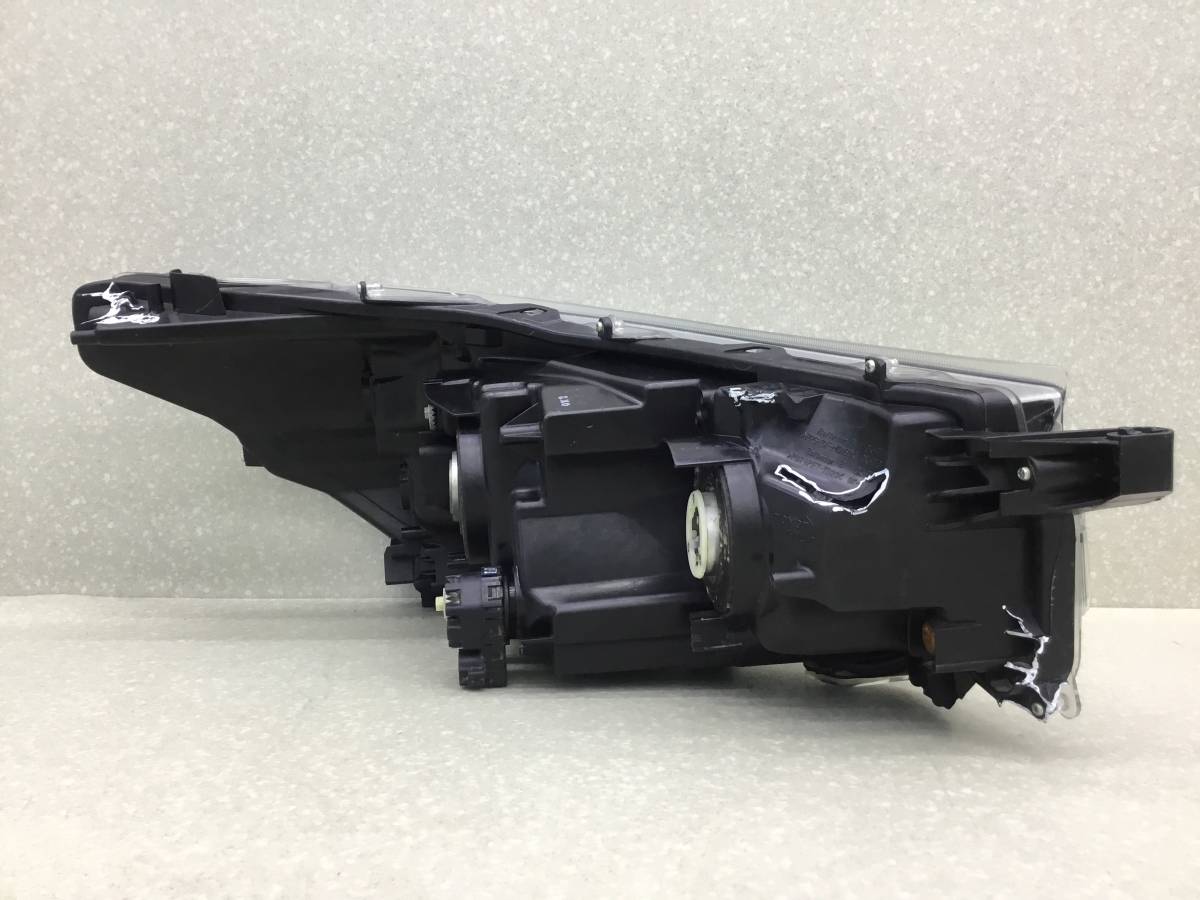Фара левая Toyota Hilux (GUN125L, GUN126L, TGN126) 2015-н.в. Фара левая Toyota Hilux (GUN125L, GUN126L, TGN126) 2015-н.в.