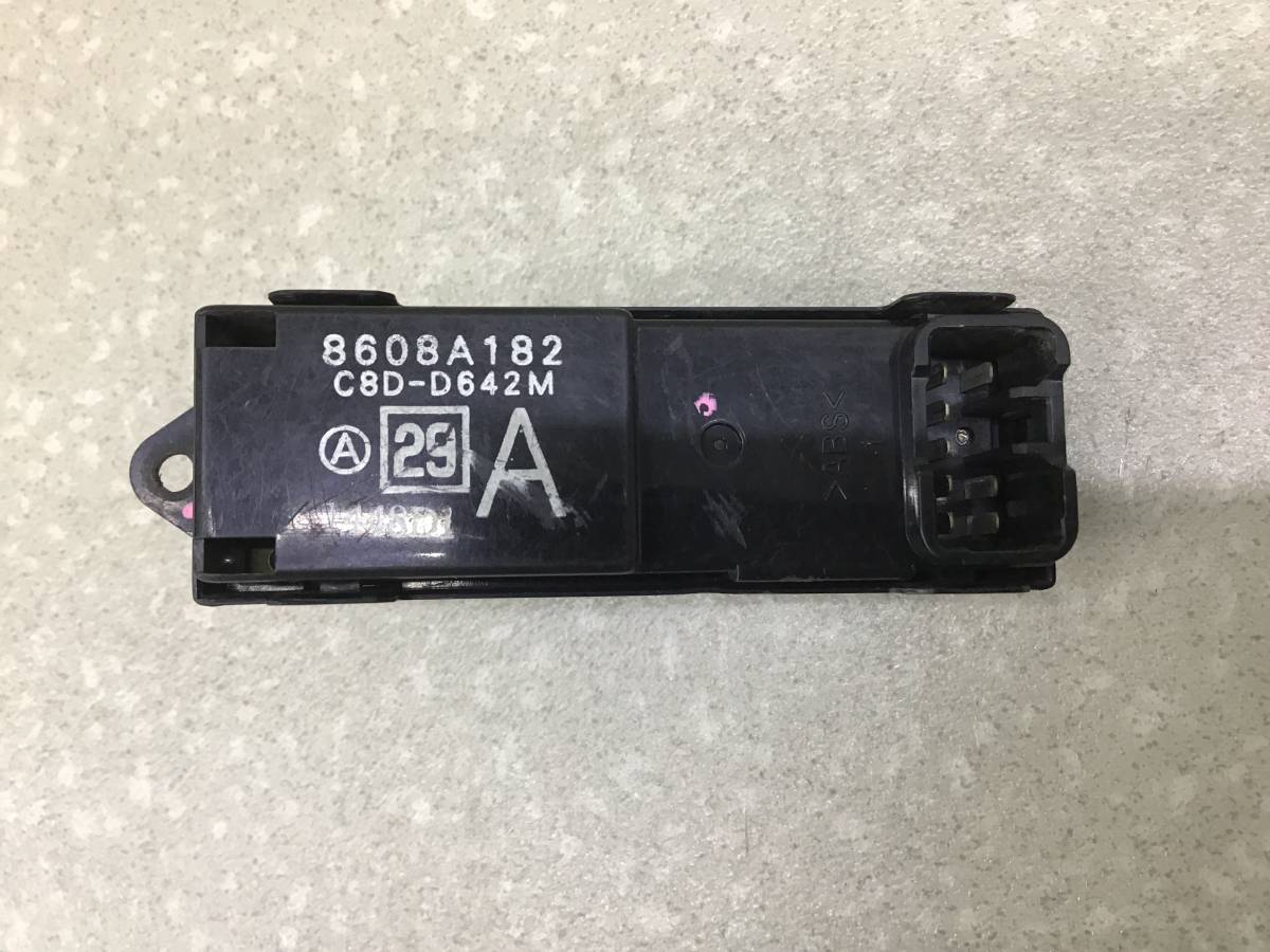 Кнопка стеклоподъемника Mitsubishi Outlander XL (CW) 2006-2012 Кнопка стеклоподъемника Mitsubishi Outlander XL (CW) 2006-2012